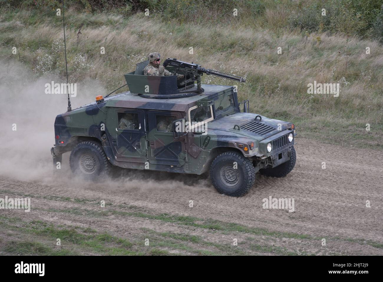 Starychi, Lvivska, Ukraine. 20th September 2019. Amerikanische Soldaten im HMMWV oder Humvee (High Mobility Multipurpose Wheeled Vehicle) während einer gemeinsamen militärischen Übung Rapid Trident 2019 im Internationalen Zentrum für Friedenssicherung und Sicherheit der Nationalen Akademie der Landstreitkräfte in der Nähe von Lviv. (Bild: © Mykola Tys/SOPA Images via ZUMA Press Wire) Stockfoto