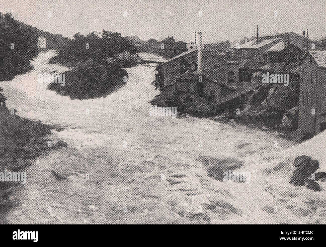 Fabriken von Trollhattan durch turbulente Gewässer getrieben. Schweden (1923) Stockfoto