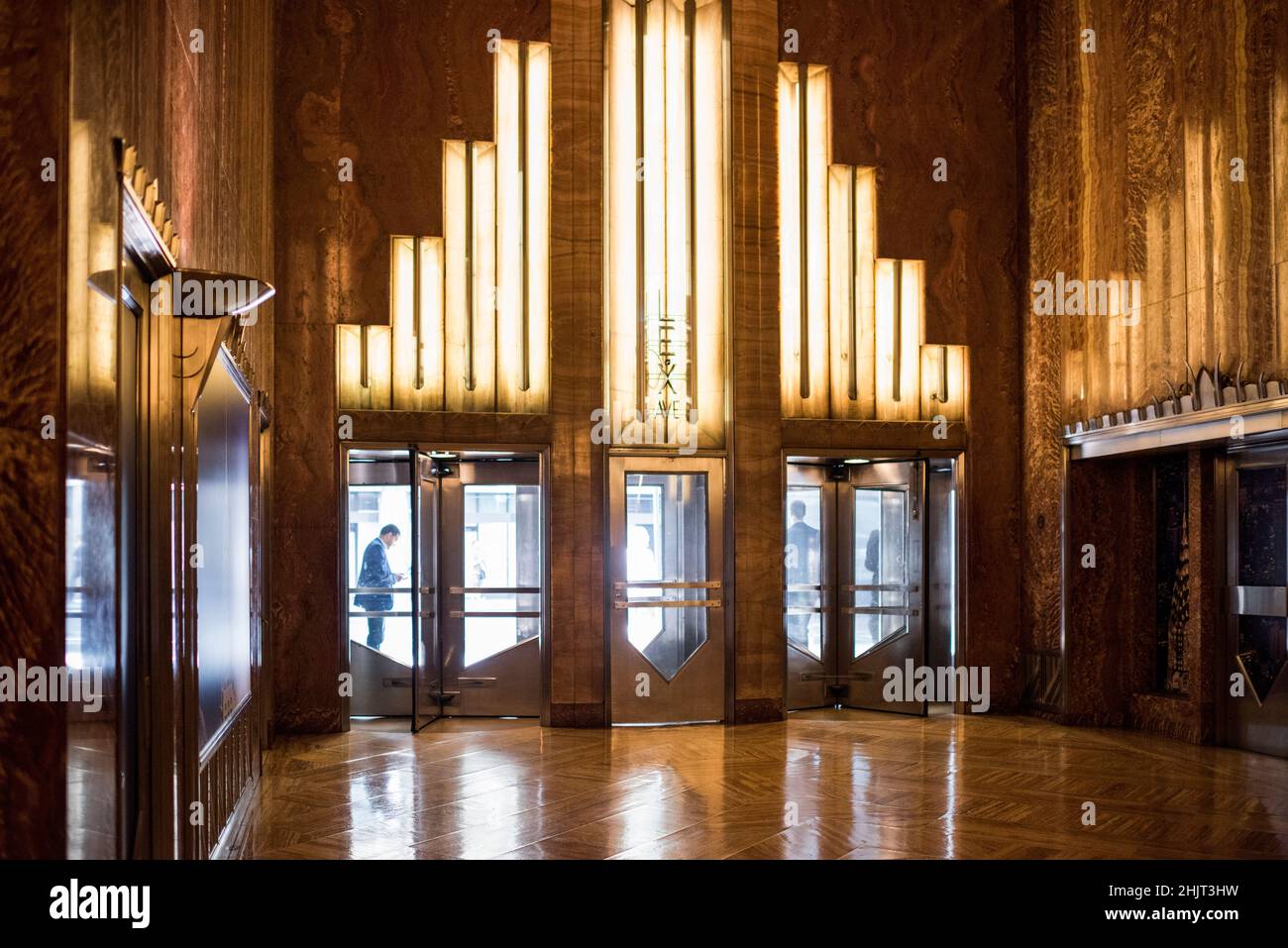 New York City, New York, USA - 12. August 2019: Innenansicht des Eingangs zum Chrysler-Gebäude, NYC. Stockfoto