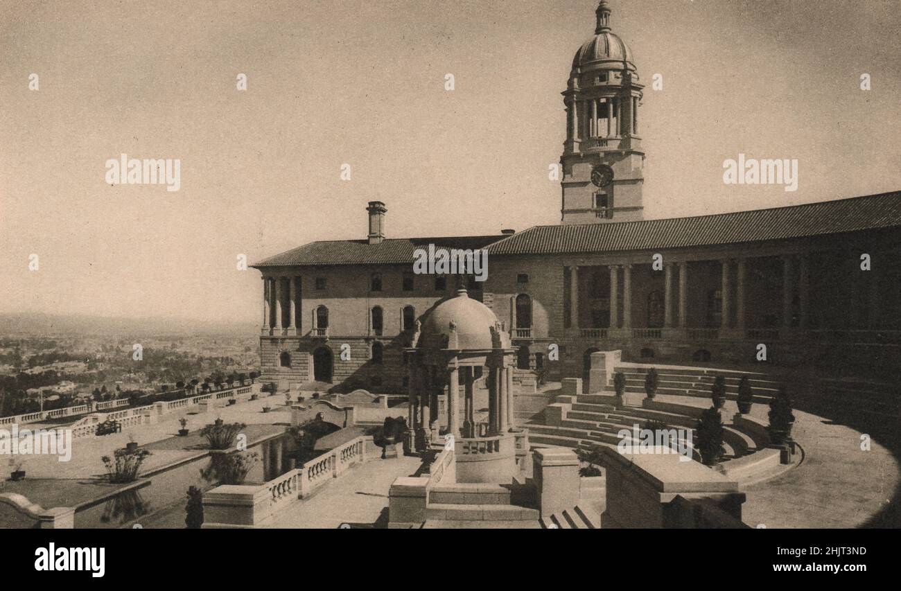 In Pretoria überblicken die Gebäude der EU-Regierung, die 1915 fertiggestellt wurden, die Hauptstadt von der Seite eines „kop“ am Stadtrand. Transvaal (1923) Stockfoto