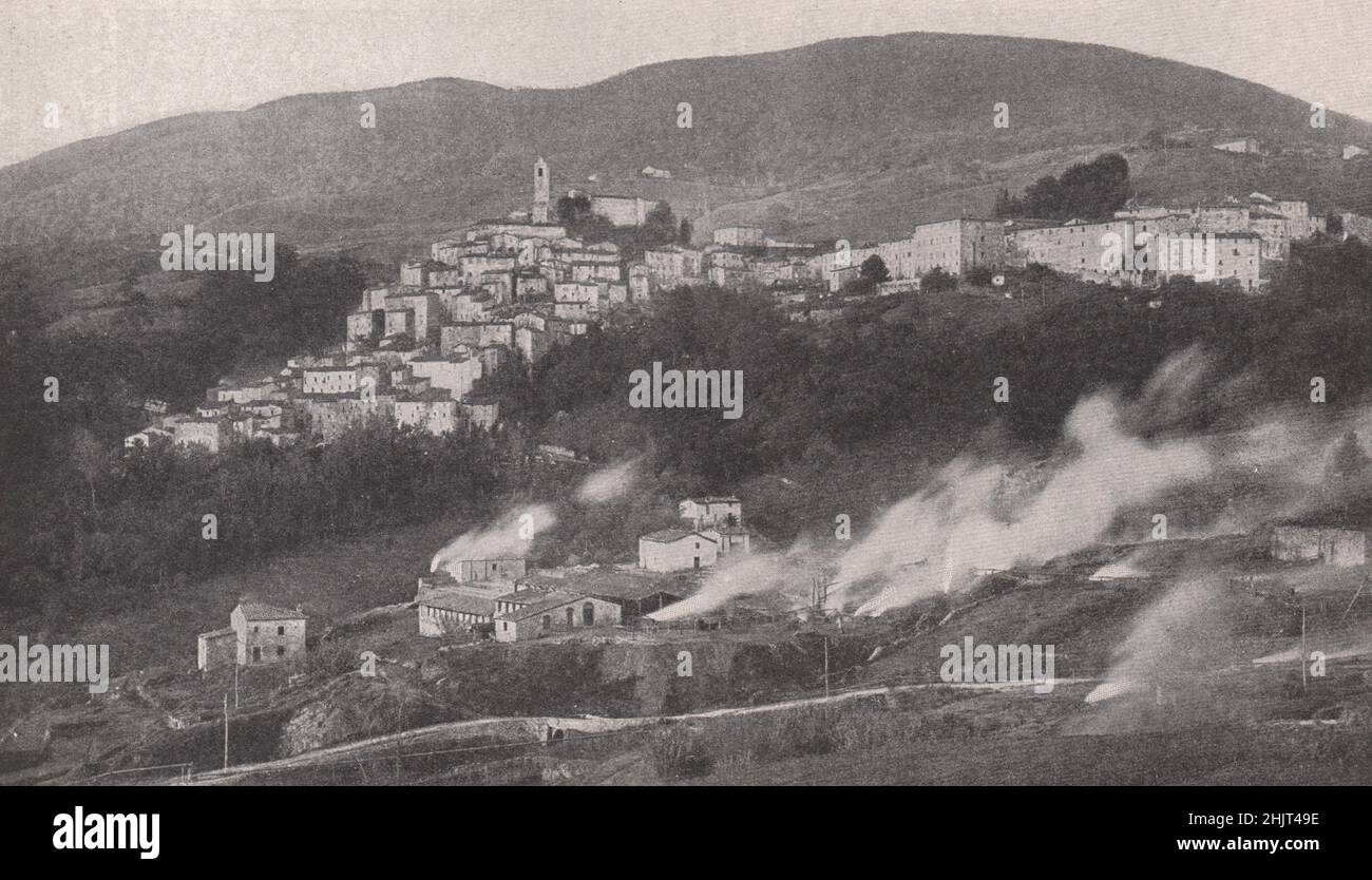 Land in der Nähe von Castelnuovo Di Val Di Cecina mit Dampfstrahlen der Borsäurewerke. Italien. Toskana (1923) Stockfoto
