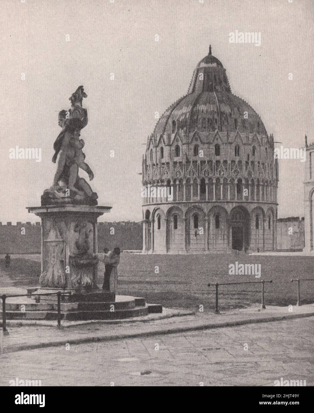 Kreisförmiges Baptistery aus Marmor auf der Piazza Del Duomo in Pisa. Italien. Toskana (1923) Stockfoto