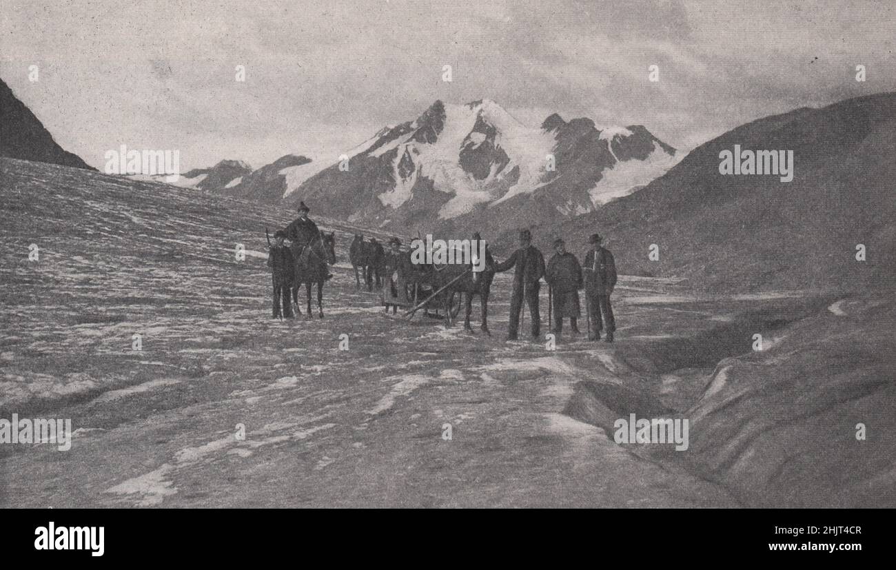 Über den großen hoch-Joch-Gletscher auf Schlitten: Eine Party im Ötzthaler Gebirge. Österreich. Tirol (1923) Stockfoto