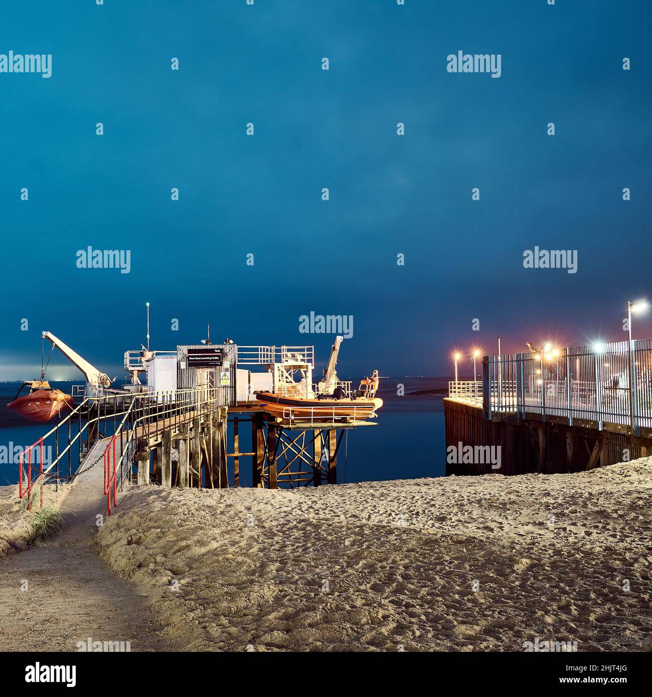 Bootsanlegestelle von River Wyre und RNLI-Gelände in Fleetwood, Großbritannien Stockfoto