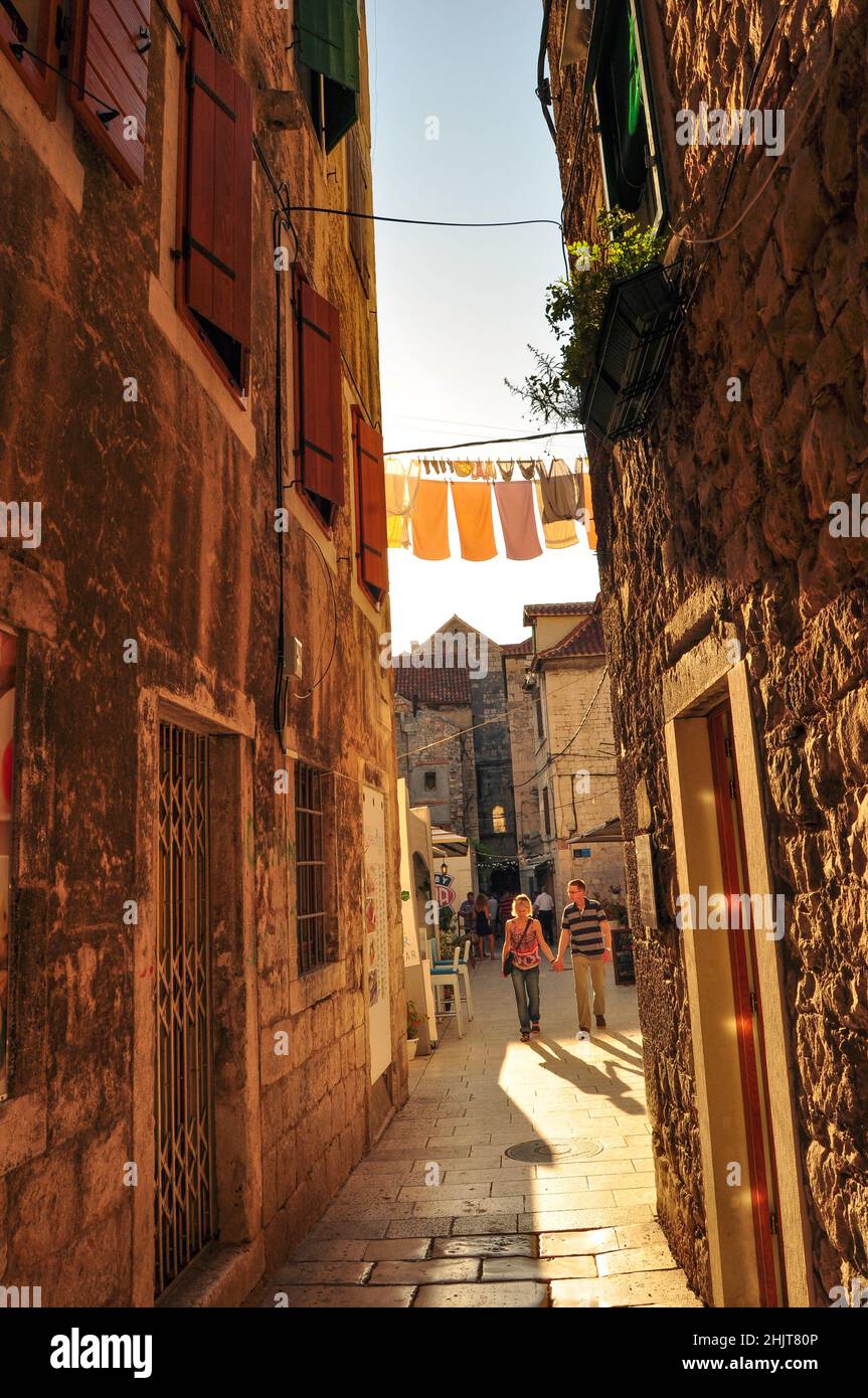 Straßen und Häuser des alten Split, Kroatien, beliebtes Sommerziel Stockfoto