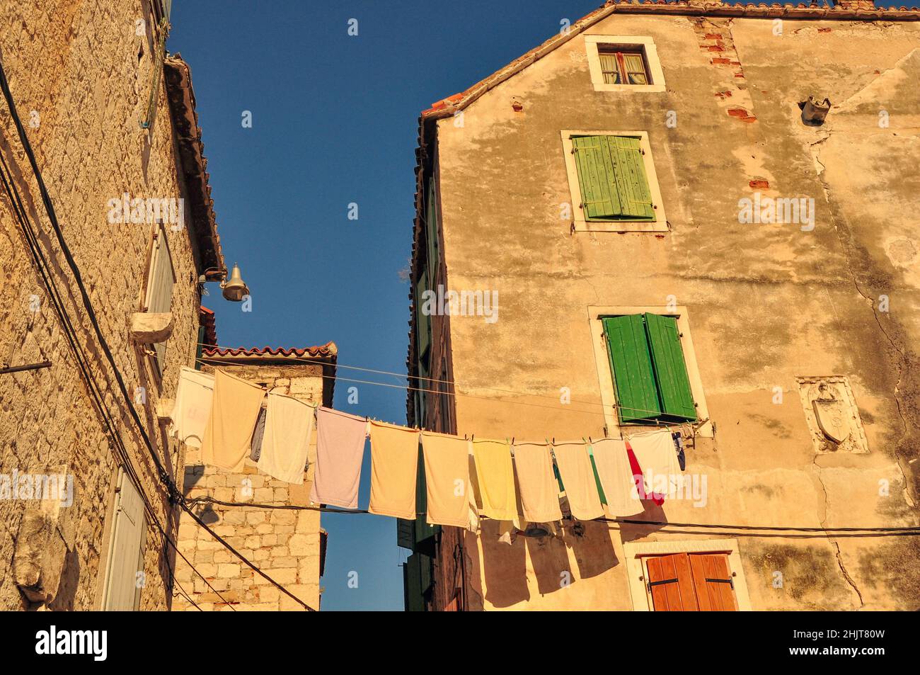 Straßen und Häuser des alten Split, Kroatien, beliebtes Sommerziel Stockfoto
