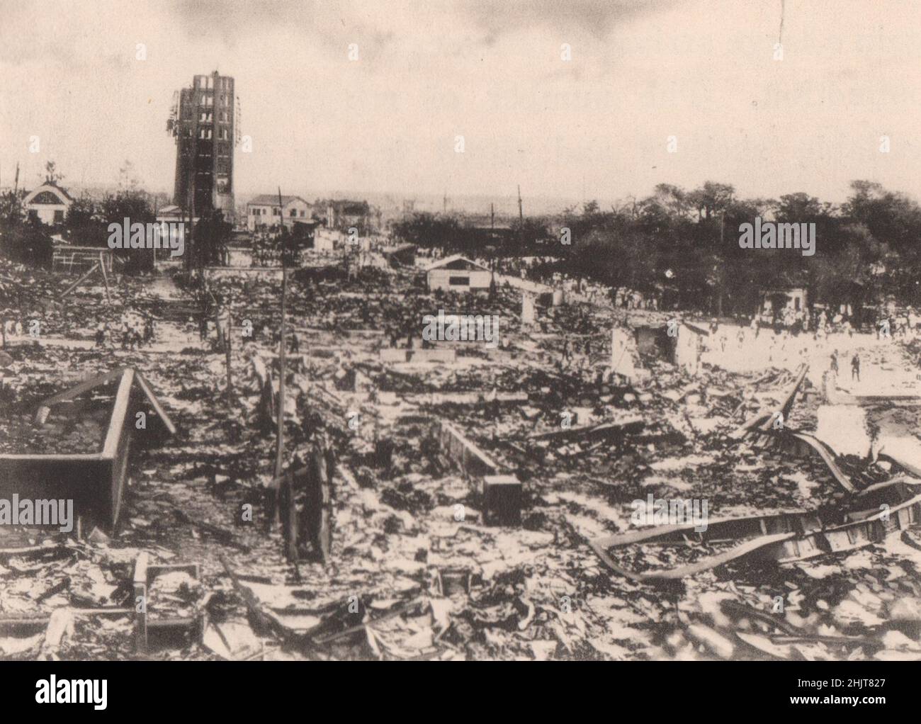 Erdbeben in Japan 1923: Die Ruinen des 'Unterhaltungsquartiers' im Asakusa Park, der durch das Erdbeben verwüstet wurde Stockfoto