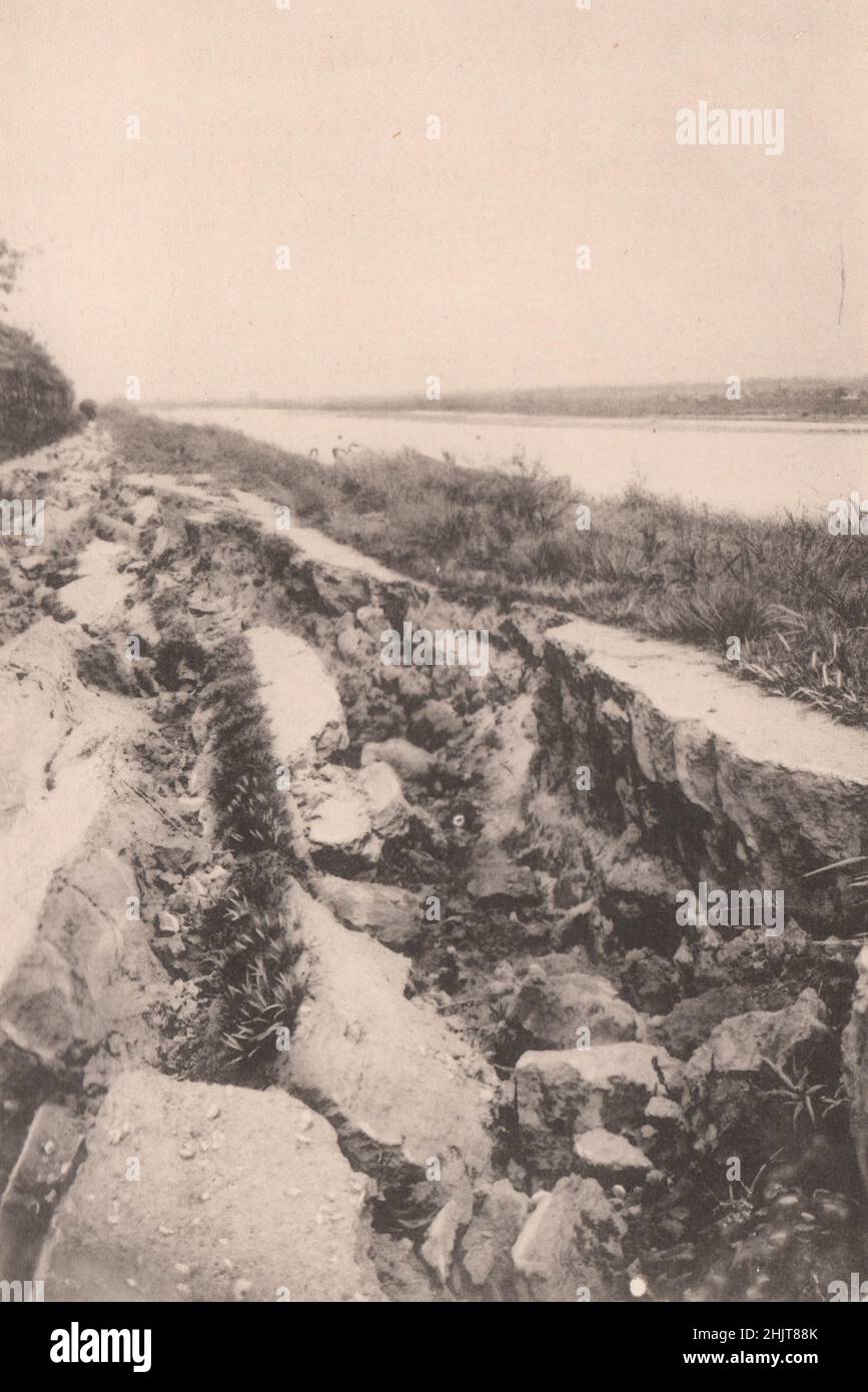 Erdbeben in Japan 1923: Risse am linken Ufer des Fuyefuki-Flusses, Präfektur Yamanashi Stockfoto