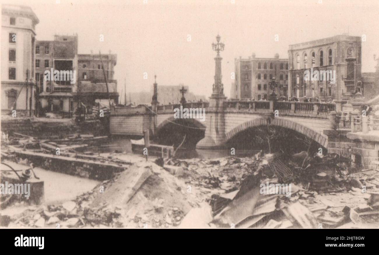 Erdbeben in Japan 1923: Nihombashi-Brücke und Nachbarschaft nach der Katastrophe, die Brücke war der Startpfosten des Landes aus alter Zeit Stockfoto