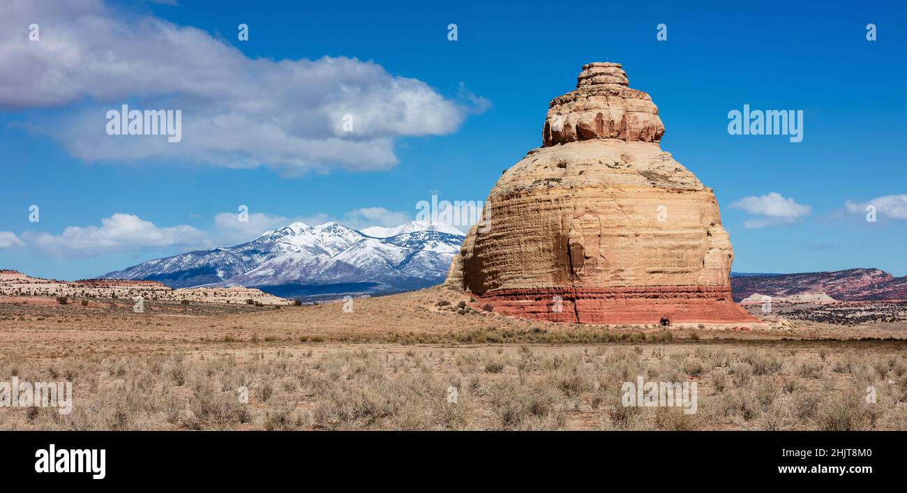 Malerische Landschaft von Utah mit Church Rock und den La Sal Mountains Stockfoto