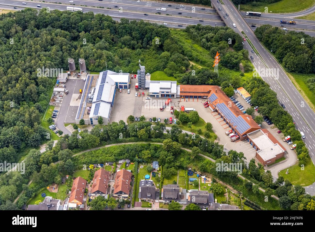 Luftaufnahme, Leitstelle Feuerwehr und Rettungsdienstbezirk Unna, an der motorwayA1 und Bundesstraße B1, Massen, Unna, Ruhrgebiet, Nordrhein Stockfoto