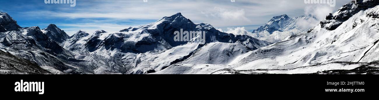 Panorama der Berge und Schnee im Himalaya Trekking entlang Annapurna Circuit in Nepal. Stockfoto