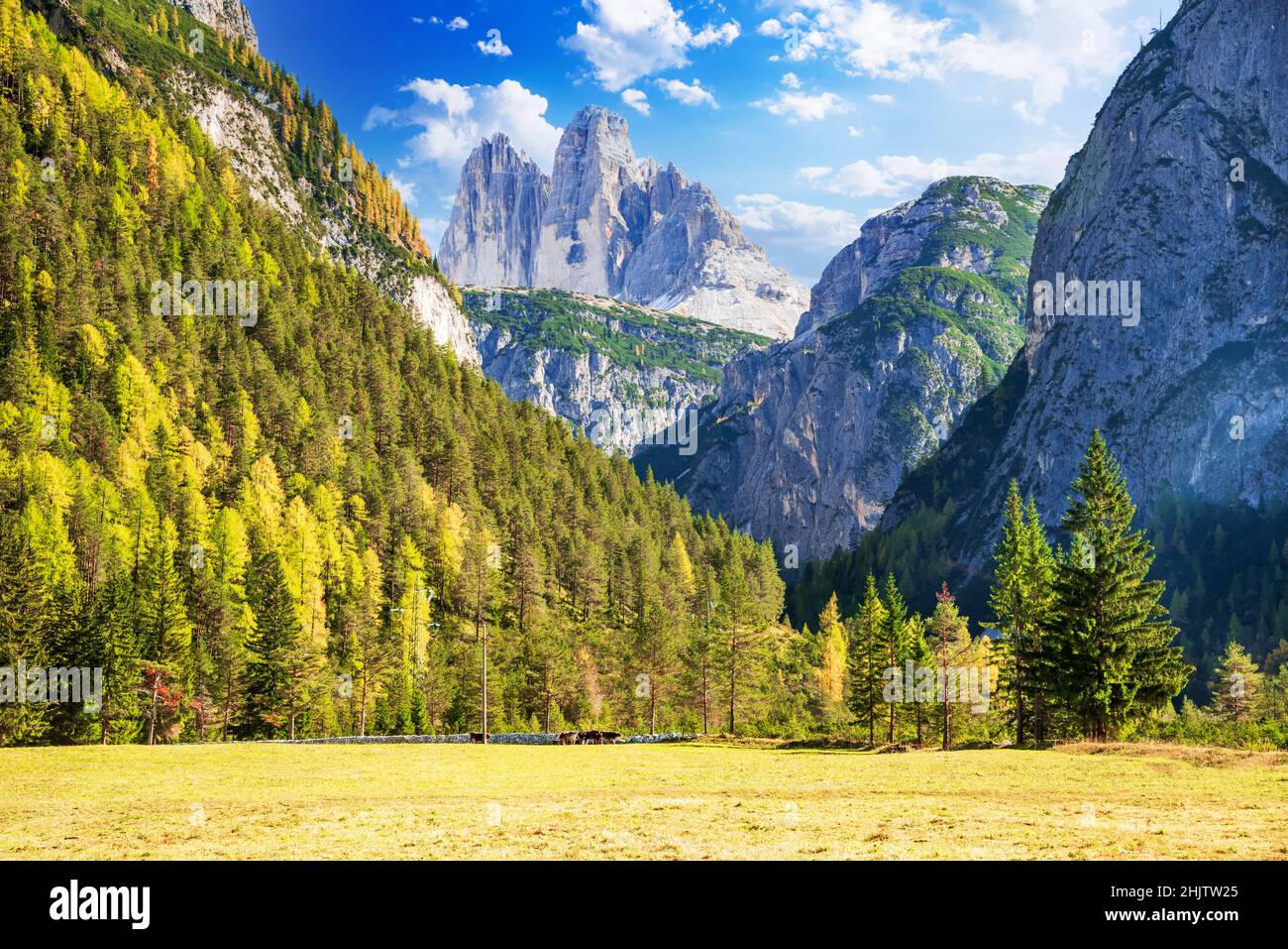 Tre Cime di Lavaredo, Italien - drei Zinnen oder Tre Cime di Lavaredo wunderschöne Sextner Dolomiten, Südtirol, italienische Alpen. Stockfoto