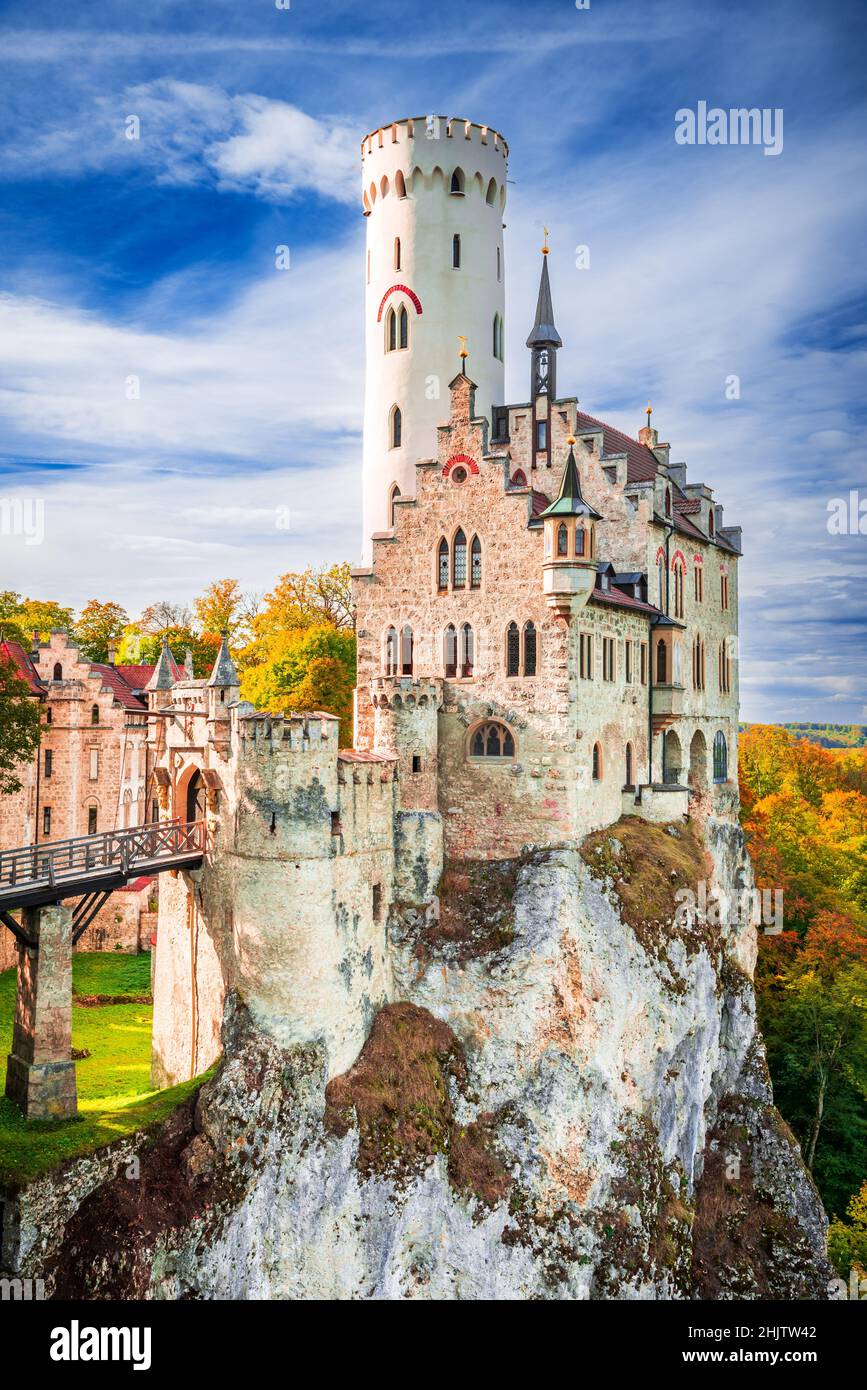 Schloss Lichtenstein, Deutschland - Deutsches Erbe mit märchenhafter Herbstlandmarke, Baden-Württemberg Land. Europa berühmter Ort zu besuchen. Stockfoto