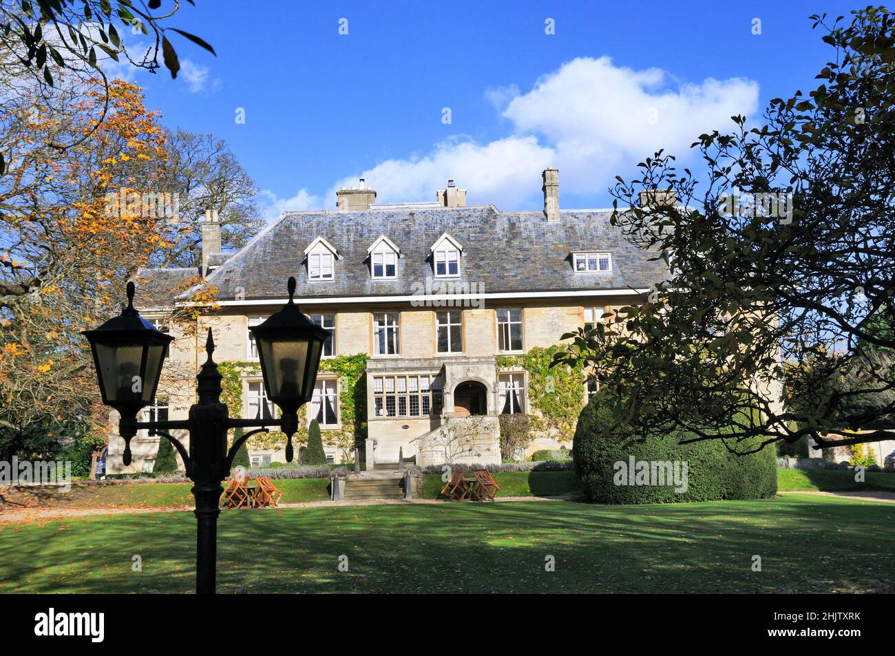 The Slaughters Manor House, ein Landhaushotel aus dem 17th. Jahrhundert im Cotswold-Dorf Lower Slaughter, Cotswolds, Gloucestershire, England, Großbritannien Stockfoto