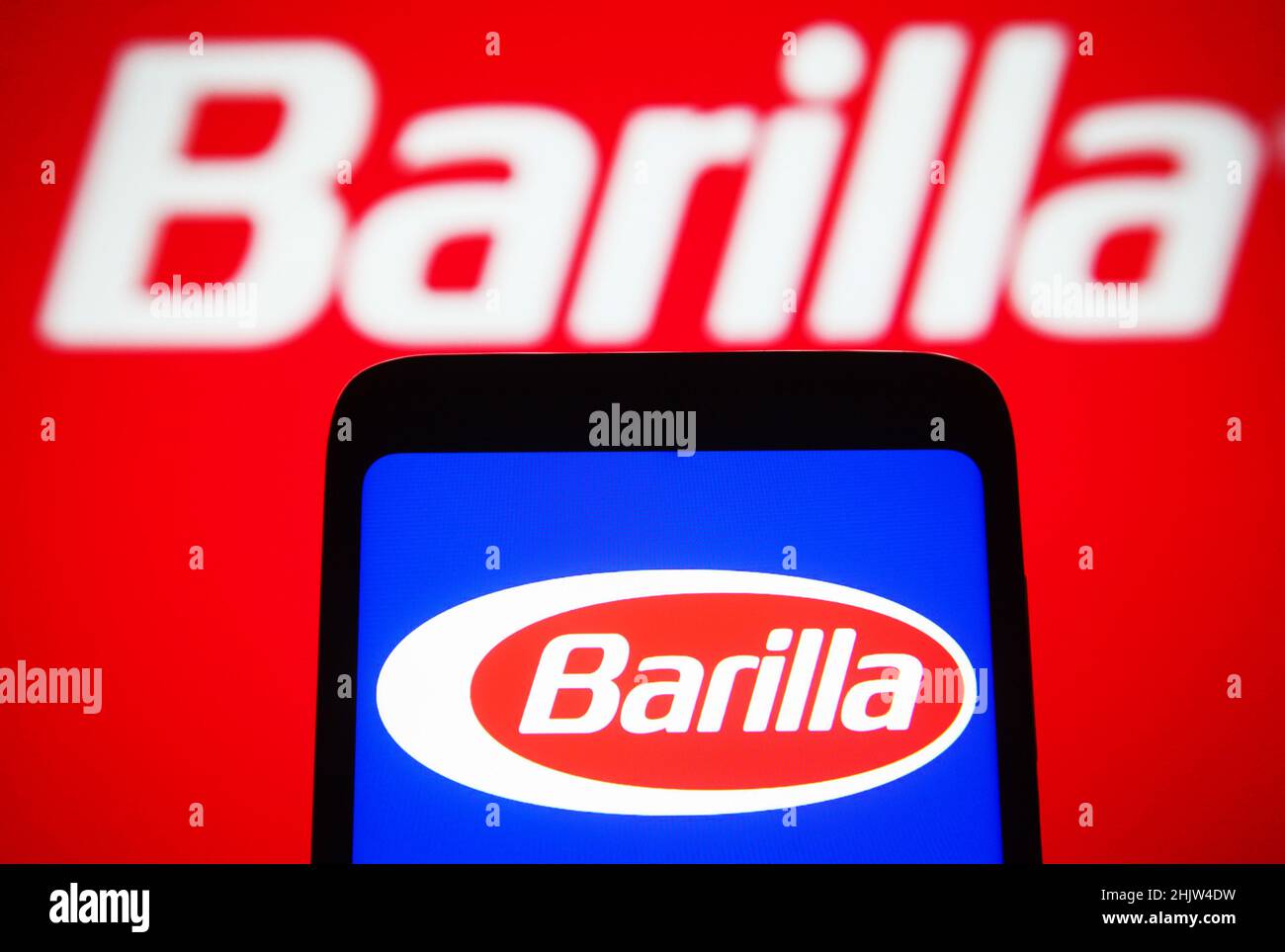 Ukraine. 31st Januar 2022. In dieser Abbildung ist ein Barilla-Logo auf einem Smartphone und einem Computerbildschirm zu sehen. (Foto von Pavlo Gonchar/SOPA Images/Sipa USA) Quelle: SIPA USA/Alamy Live News Stockfoto