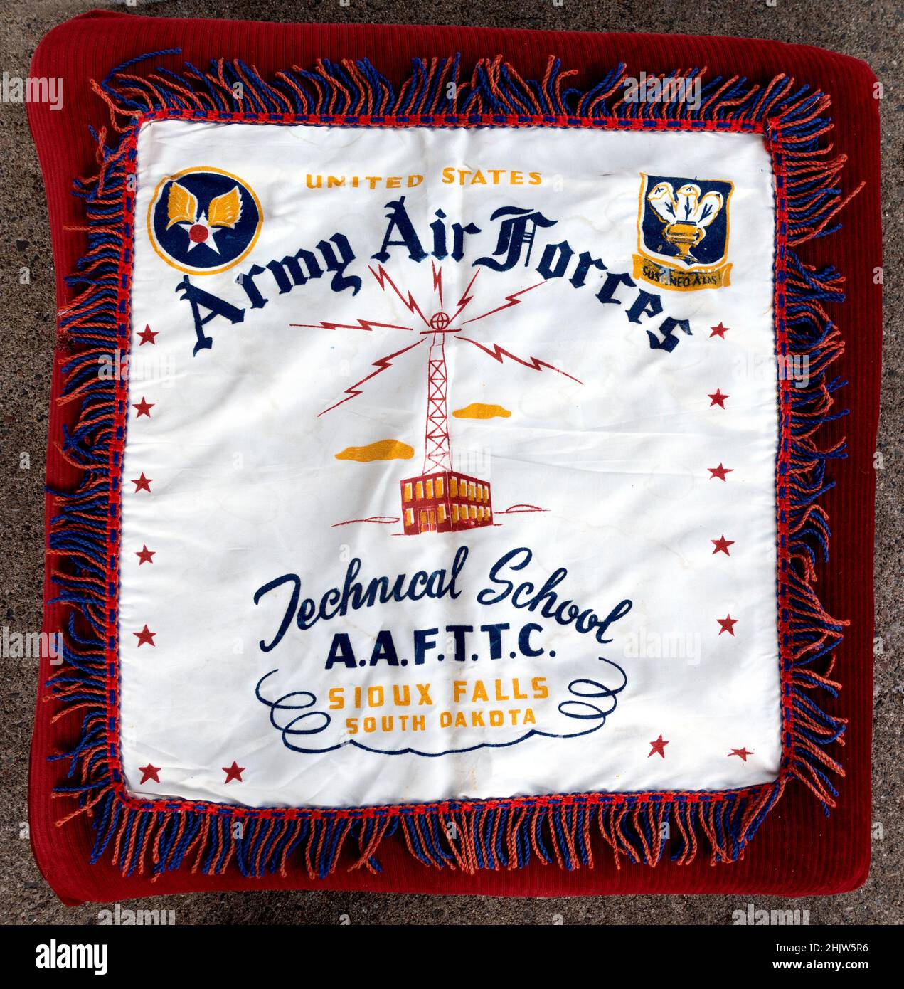 Kunstvoller Kissenbezug aus Souvenir der United States Army Air Forces Technical School in Sioux Falls, South Dakota. St. Paul Minnesota, USA Stockfoto
