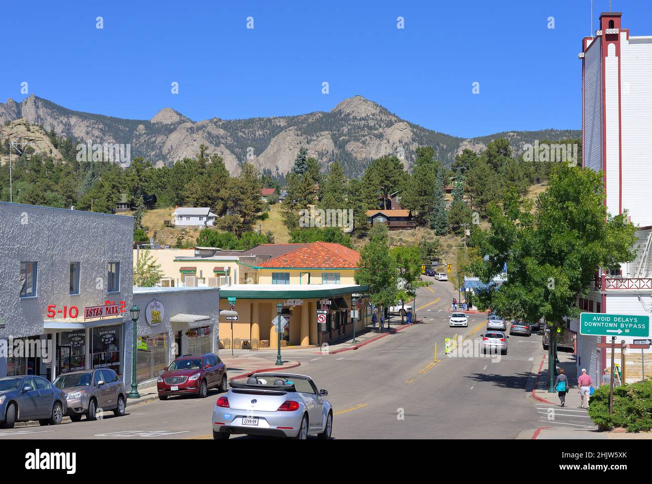 Die malerische Innenstadt dieses beliebten Sommerresorts, Estes Park CO Stockfoto