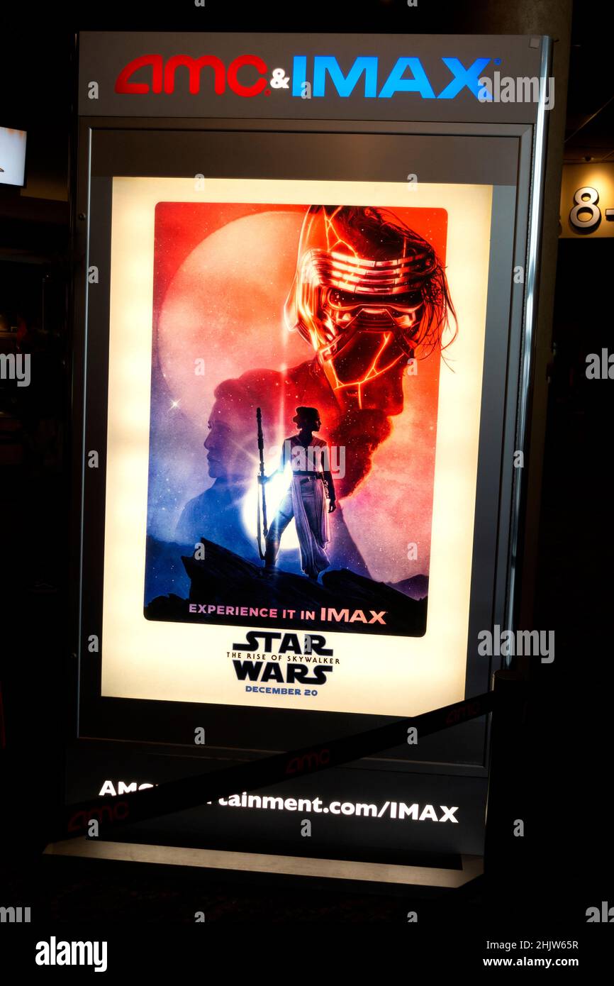 Plakat für den Star Wars-Film „The Rise of the Skywalker“ in IMAX in einem AMC-Theater. Roseville Minnesota, USA Stockfoto