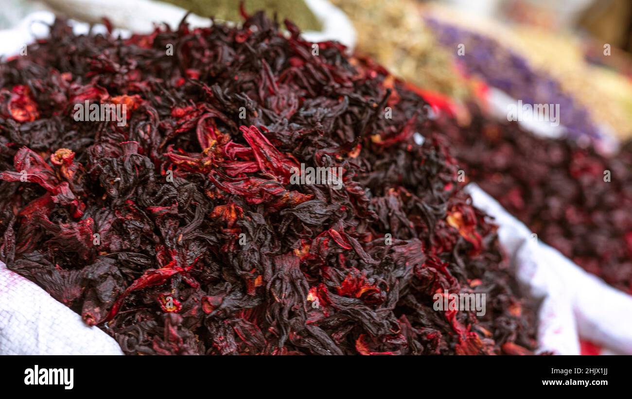 Karkade oder Hibiscus Blumen Tee Hintergrund Stockfoto