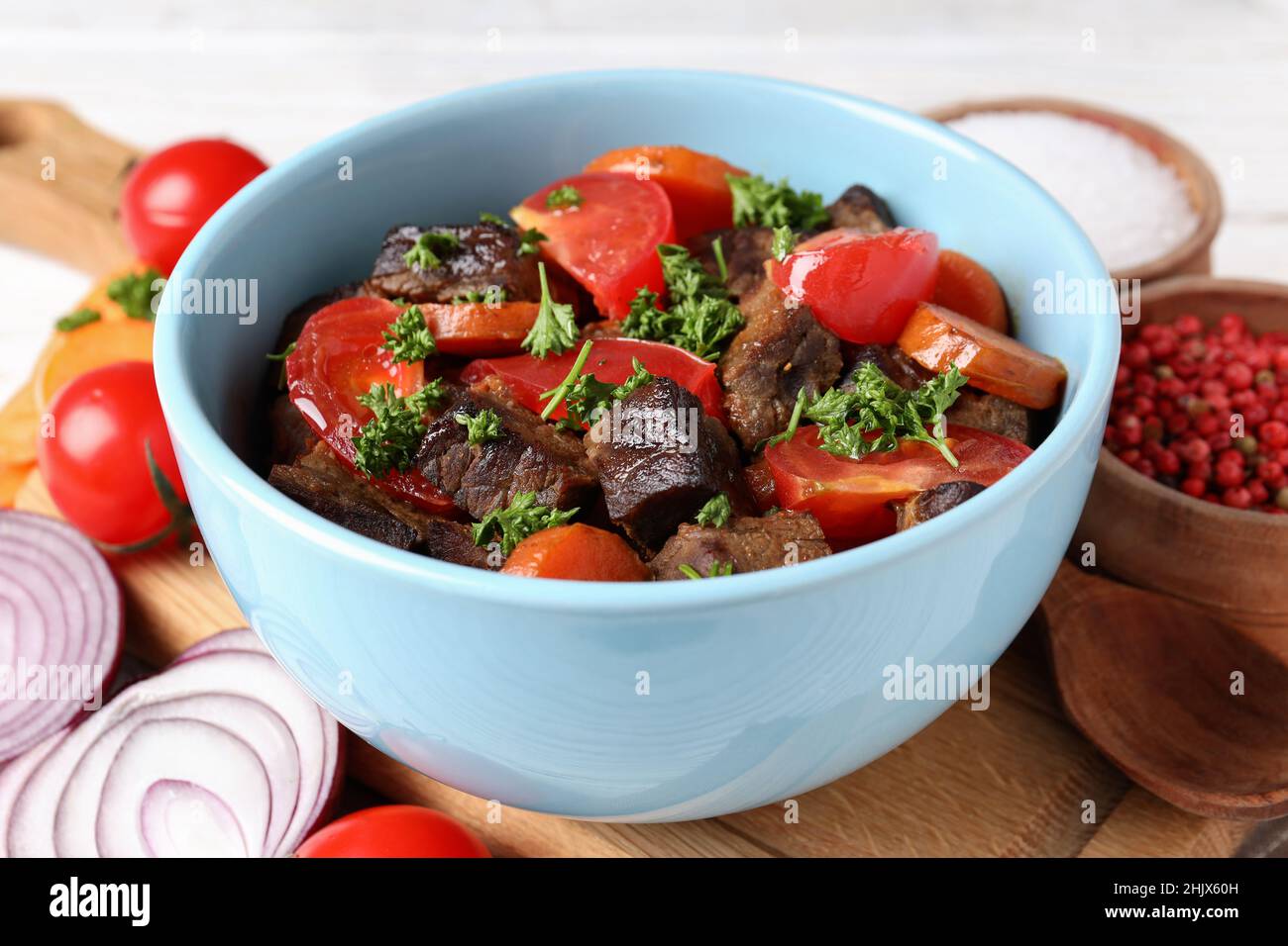 Konzept der leckeren Speisen mit Rindfleisch mit Gemüse, Nahaufnahme Stockfoto