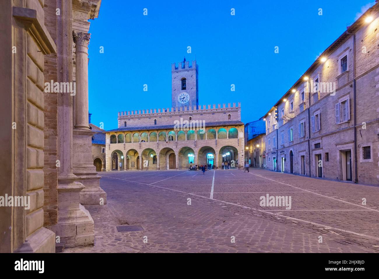 Altstadt, Piazza del Popolo, Rathaus, Offida, Marken, Italien, Europa Stockfoto