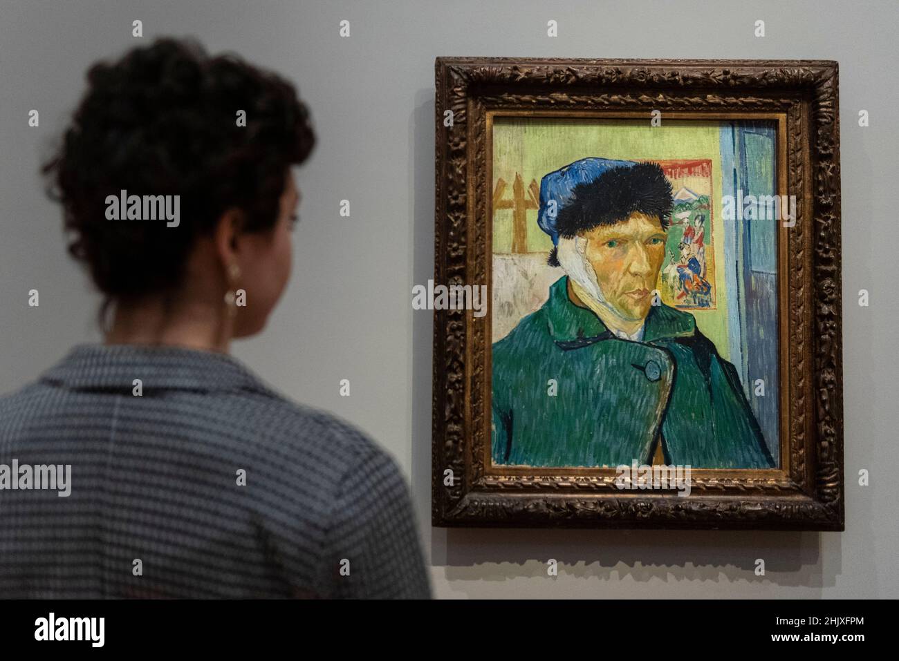 London, Großbritannien. 1. Februar 2022. 'Selbstporträt mit verbandter Ohrmuschel', 1889, von Vincent van Gogh. Vorschau von “Van Gogh. Self-Portraits“, eine Ausstellung von 16 Selbstporträts von Vincent van Gogh von 1886 bis 1889. Die Werke sind vom 3. Februar bis 8. Mai 2022 in der Courtauld Gallery zu sehen. Kredit: Stephen Chung / Alamy Live Nachrichten Stockfoto