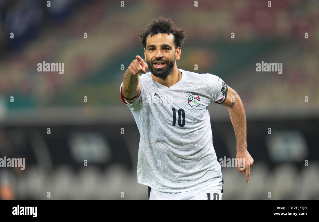 Douala, Kamerun, 26. Januar 2022: Mohamed Salah (Kapitän) von Ägypten feiert den Sieg Ägyptens, nachdem er die letzte Strafe während des Ägyptens gegen die Elfenbeinküste- Afrika-Cup der Nationen im Japoma-Stadion erzielt hatte. Kim Price/CSM. Stockfoto