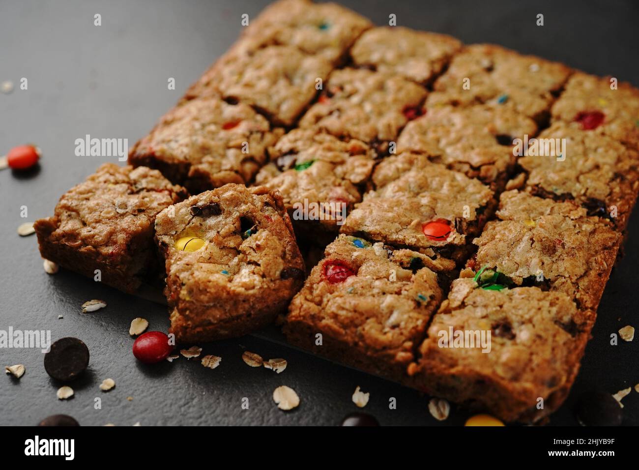 Hausgemachte Haferflocken Chocolate Chip Cookie Snack Bars, selektive Fokus Stockfoto