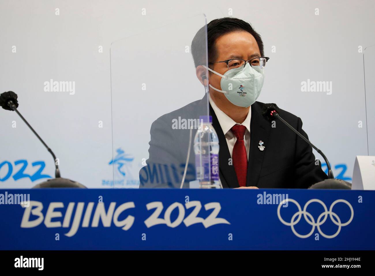 Peking, China. 1st. Februar 2022. Zhao Weidong, Sprecher des Pekinger Organisationskomitees für die Olympischen und Paralympischen Winterspiele 2022 (BOCOG), spricht während einer Pressekonferenz im Main Media Center (MMC) in Peking, China. Die Pressekonferenz unter dem Motto „'Winterolympiade, Sport und Kultur''“ im Pekinger Hauptmedienzentrum 2022, auf der erneut versprach, dass China eine „einfache, sichere und wunderbare“ Ausgabe der Spiele liefern wird. (Bild: © David G. McIntireZUMA Press Wire) Stockfoto