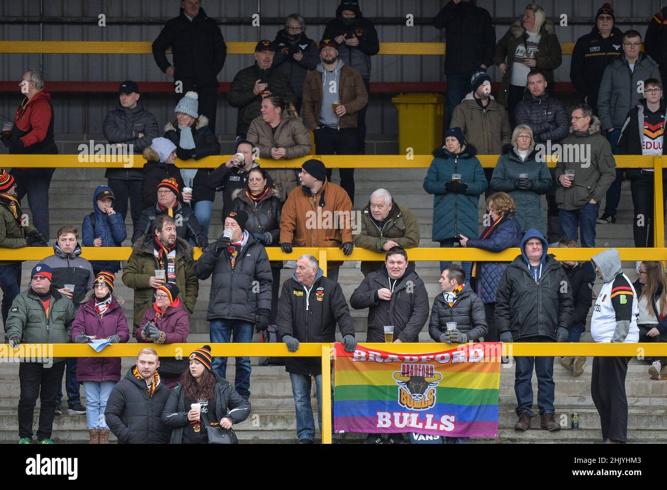 Dewsbury, England - 30. Januar 2022 - Bradford Bulls Fans vor der Rugby League Betfred Championship Runde 1 Dewsbury Rams vs Bradford Bulls im Tetley Stadium, Dewsbury, Großbritannien Dean Williams Stockfoto