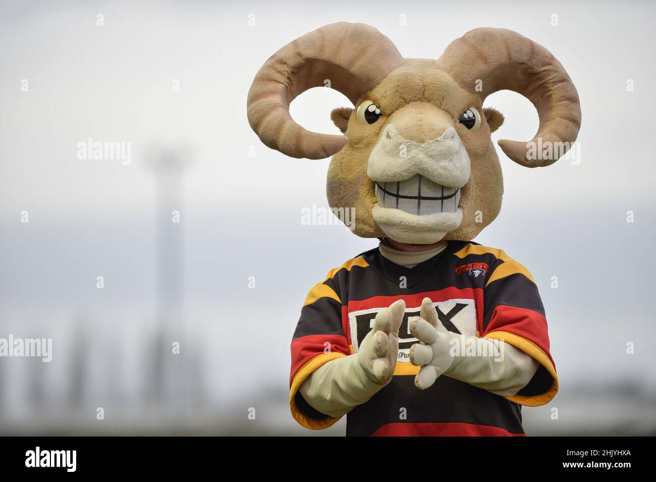 Dewsbury, England - 30. Januar 2022 - Dewsbury Mascot Roger RAM während der Rugby League Betfred Championship Runde 1 Dewsbury Rams vs Bradford Bulls im Tetley Stadium, Dewsbury, Großbritannien Dean Williams Stockfoto