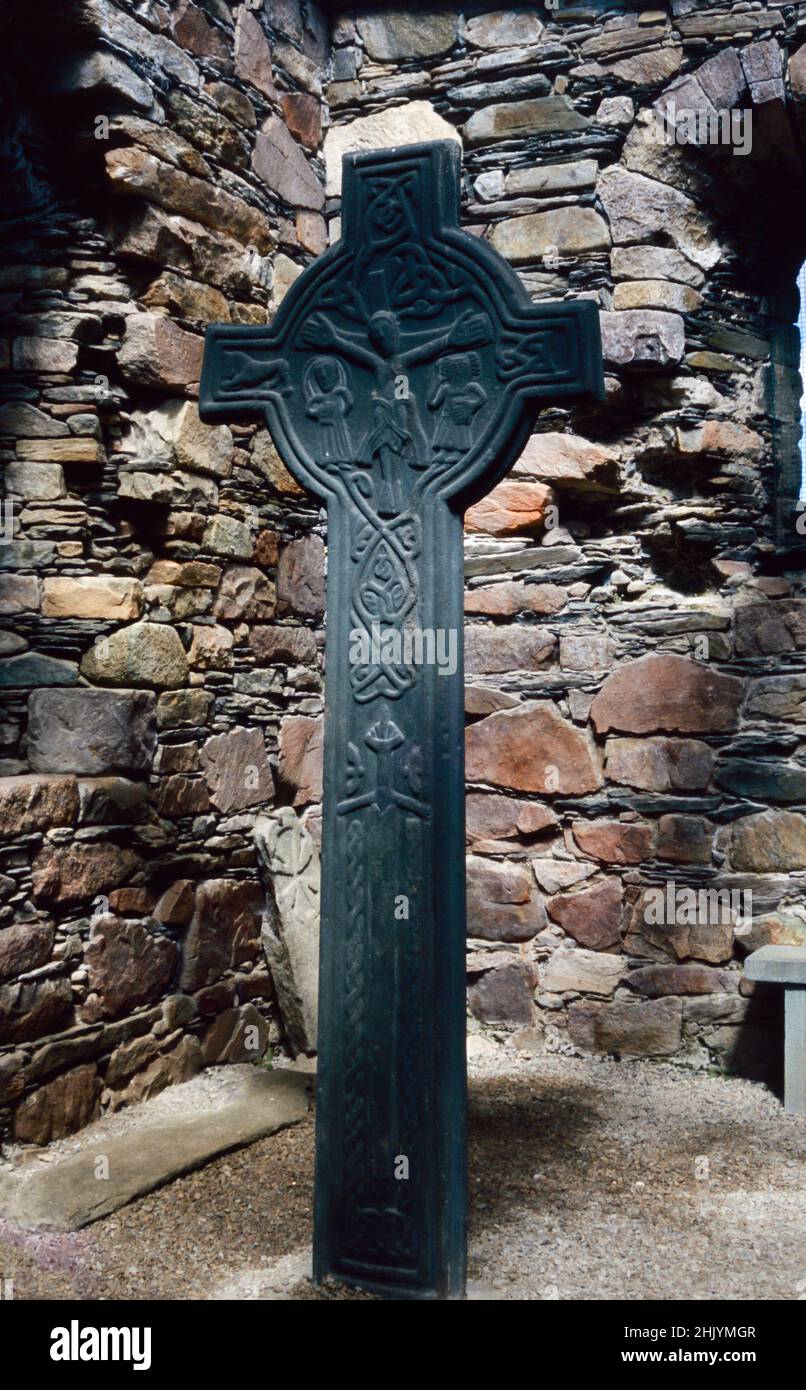 Historisches MacMillan Kreuz, geschnitzt für Alexander MacMillan, Hüter von Castle Sween für den Lord of the Isles in den 1450er Jahren. Innerhalb der Mauern von Kilmory Stockfoto