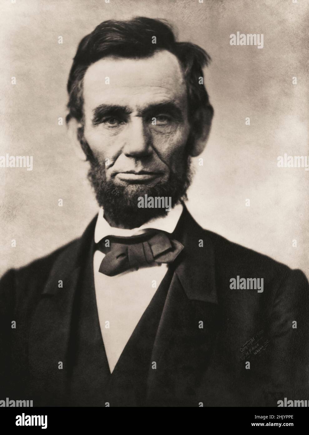 Abraham Lincoln, 1809 - 1865. 16th Präsident der Vereinigten Staaten. Nach einem Porträt von Alexander Gardner. Dieses berühmte Foto wird als Gettysburg-Porträt bezeichnet, weil es nur zwei Wochen vor der Gettysburg-Rede des Präsidenten aufgenommen wurde. Stockfoto