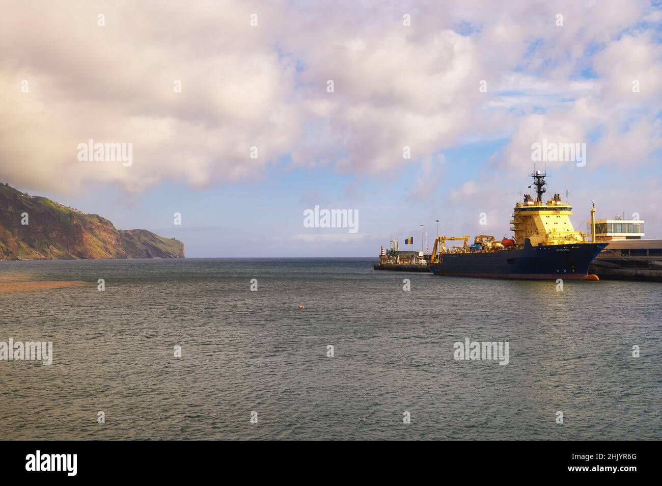Kabelschichtschiff Ile De sein im Hafen von Funchal, Madeira, Portugal Stockfoto