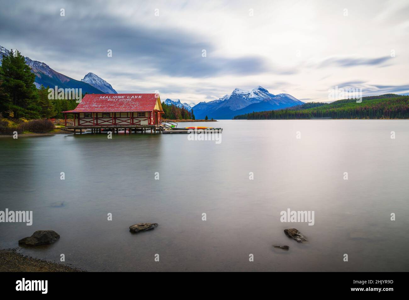 Bootshaus am Maligne Lake im Jasper National Park, Kanada Stockfoto