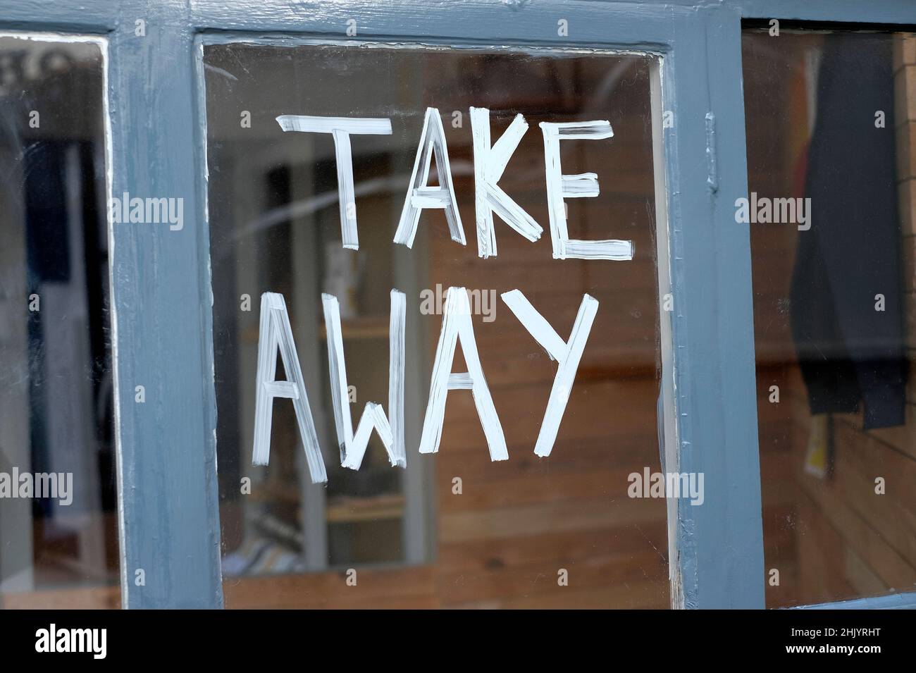 Handgeschriebenes Schild zum Mitnehmen im Café-Fenster, sheringham, norfolk, england Stockfoto