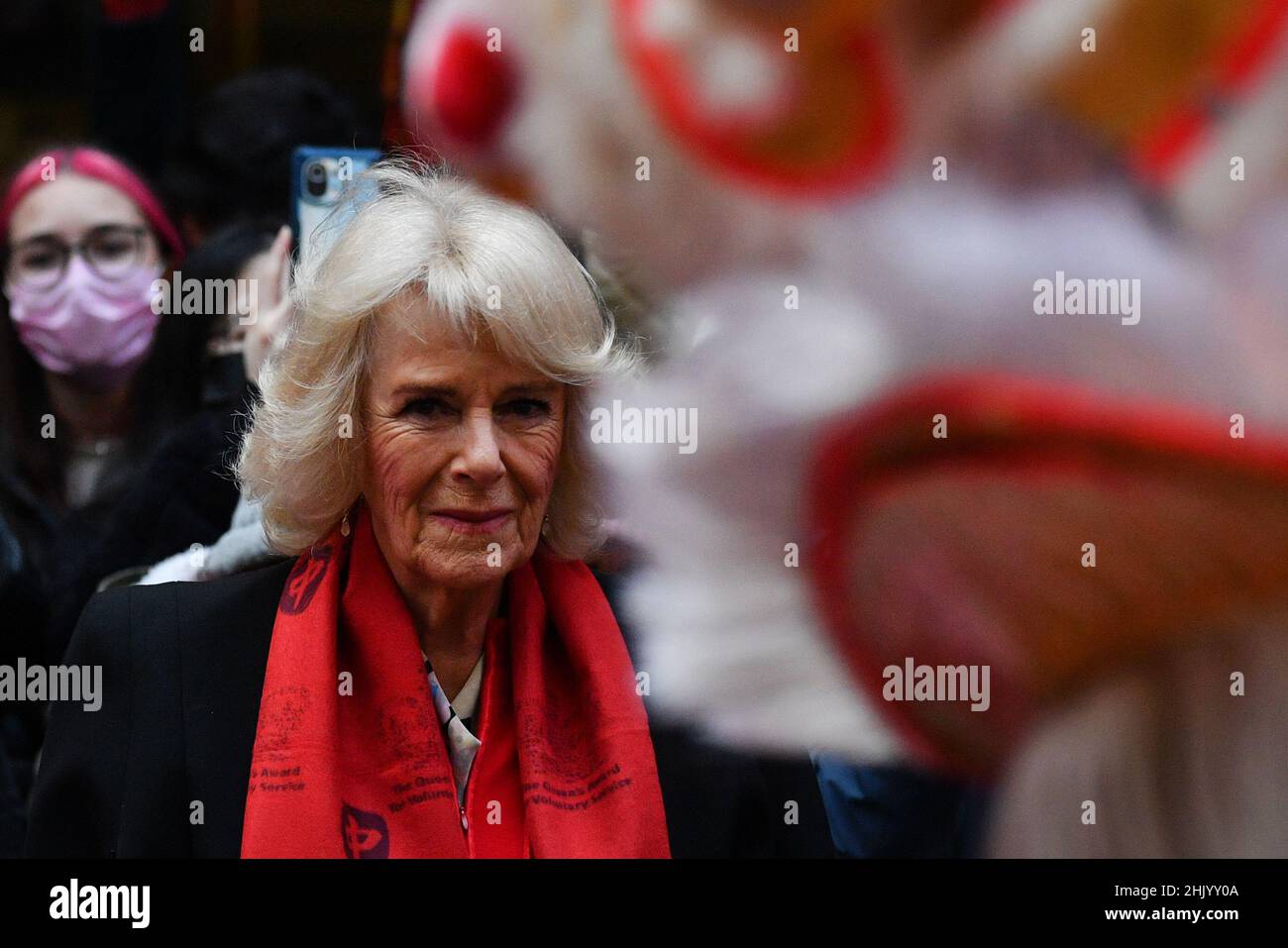 Die Herzogin von Cornwall bei einem Besuch des Prinzen von Wales in Chinatown, London, um das Mondneujahr zu feiern. Bilddatum: Dienstag, 1. Februar 2022. Stockfoto
