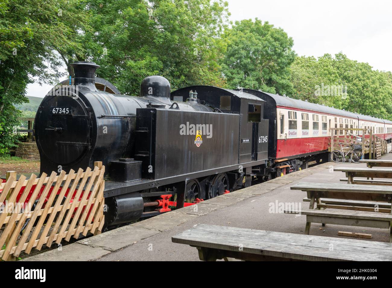 Die erhaltene Dampflokomotive und Waggons bilden eine der Ausstellungsflächen des Dales Countryside Museum in Hawes, Wensleydale Stockfoto