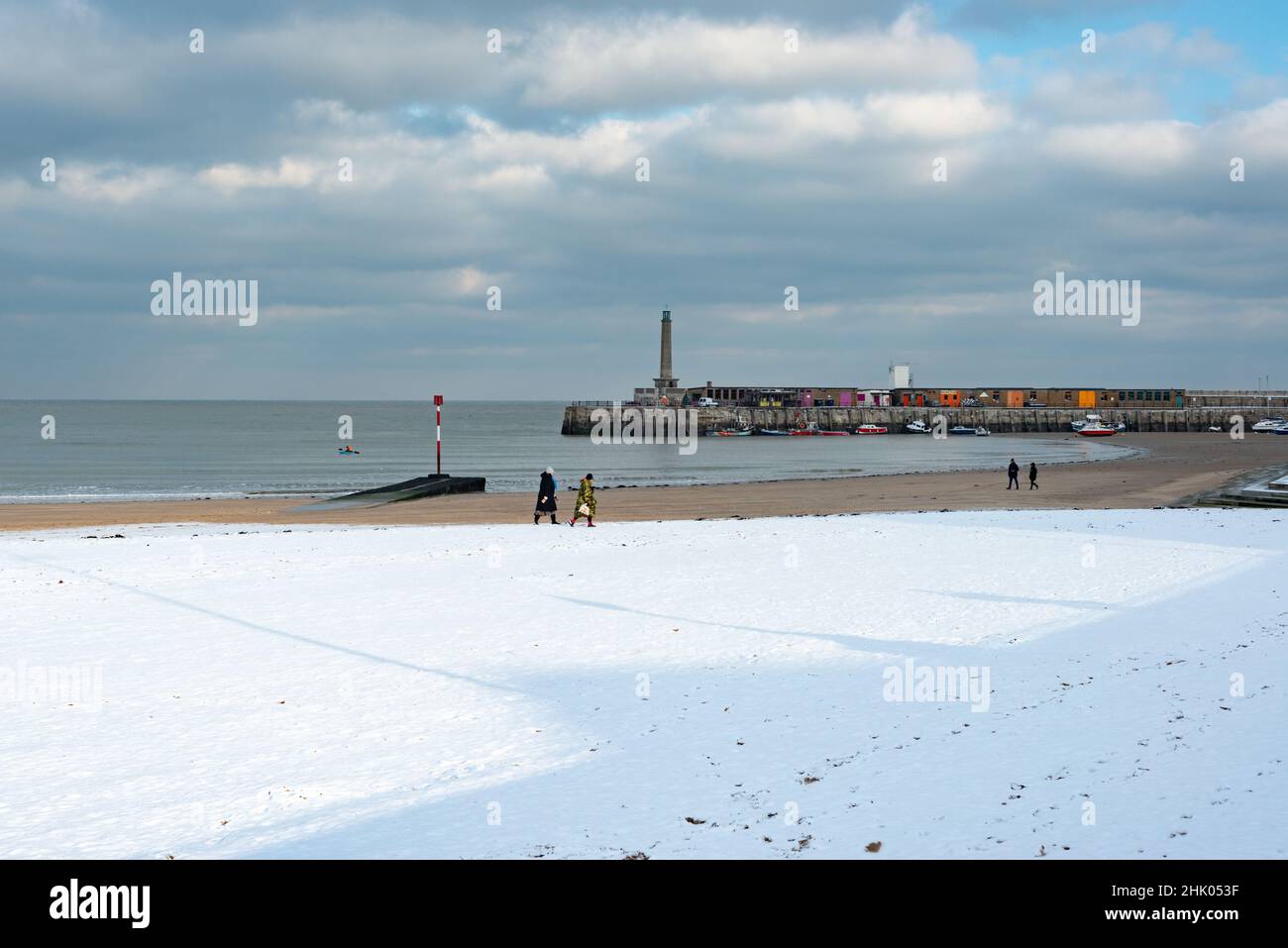 The Harbour Arm und Margate Main Sands im Schnee, Margate, Kent, Großbritannien Stockfoto