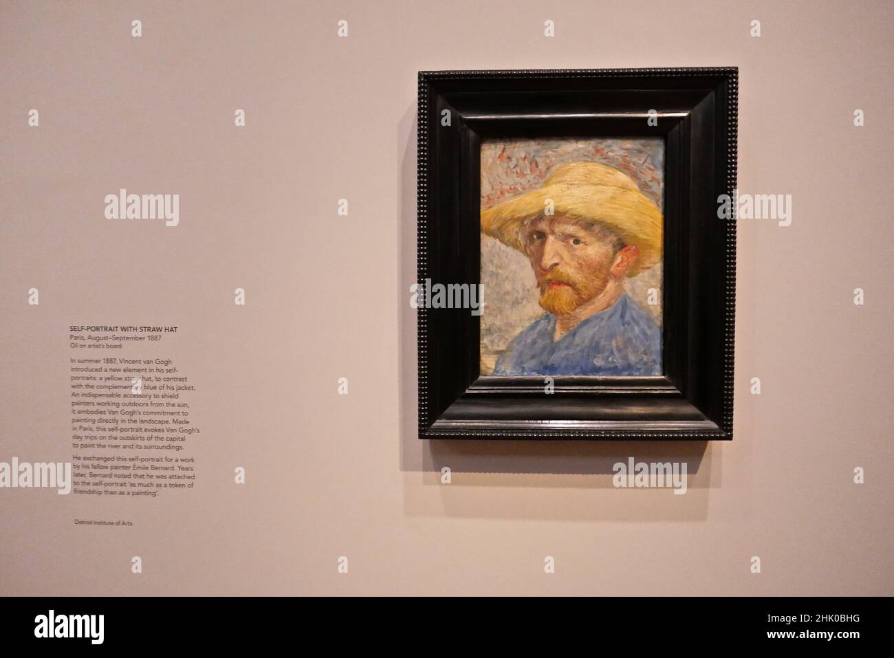 Dies ist das erste Mal, dass Van Goghs Selbstporträts in einer Ausstellung in vollem Umfang erkundet wurden und es die größte Gruppe ist, die seit mehr als 25 Jahren zusammengebracht wird. Neben 16 Selbstporträts, Die Ausstellung zeigt zwei große Gemälde, die eine wichtige Rolle in Van Goghs Gestaltung seines eigenen Bildes gespielt . Van Goghs Stuhl, beschrieben vom Künstler als symbolisch (Selbstporträt). Und Porträt von Eugene Boch, ein Porträt seines Freundes, in dem van Gogh versuchte, seine künstlerischen ideale zu vermitteln. Geöffnet für die Öffentlichkeit vom 3. Februar 2022 - 8. Mai 2022 . Stockfoto