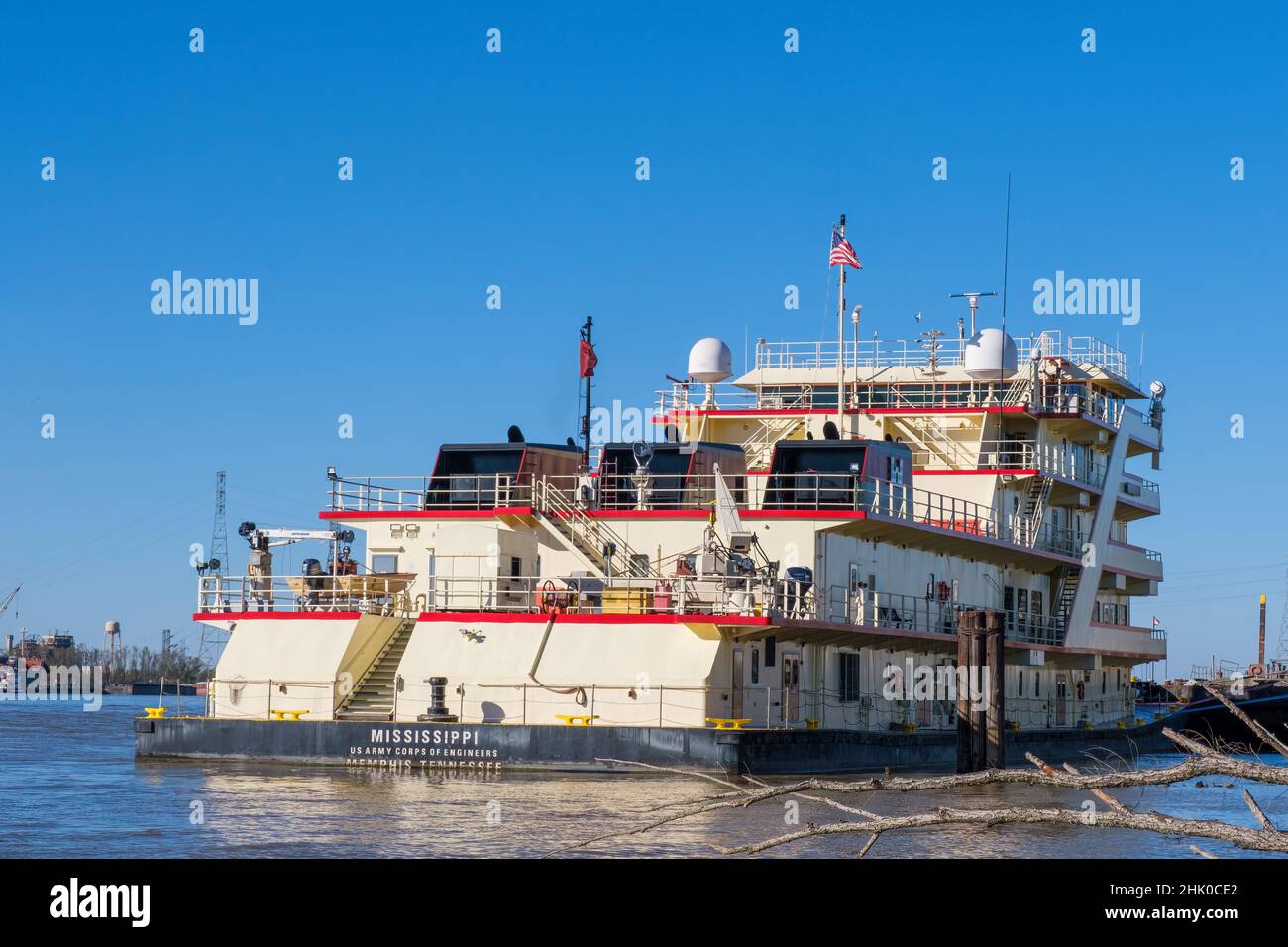 NEW ORLEANS, LA, USA - 29. JANUAR 2022: U.S. Army Corps of Engineers, Memphis District, Motorschiff 'Mississippi' dockte am Mississippi River an Stockfoto