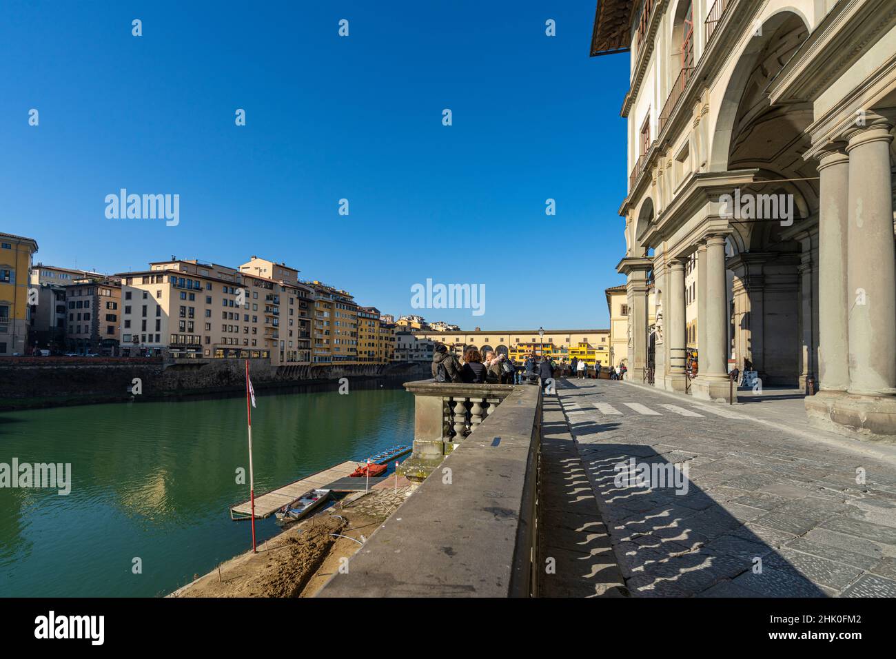 Florenz, Italien. Januar 2022. Blick auf den Lungarno im historischen Zentrum der Stadt Stockfoto