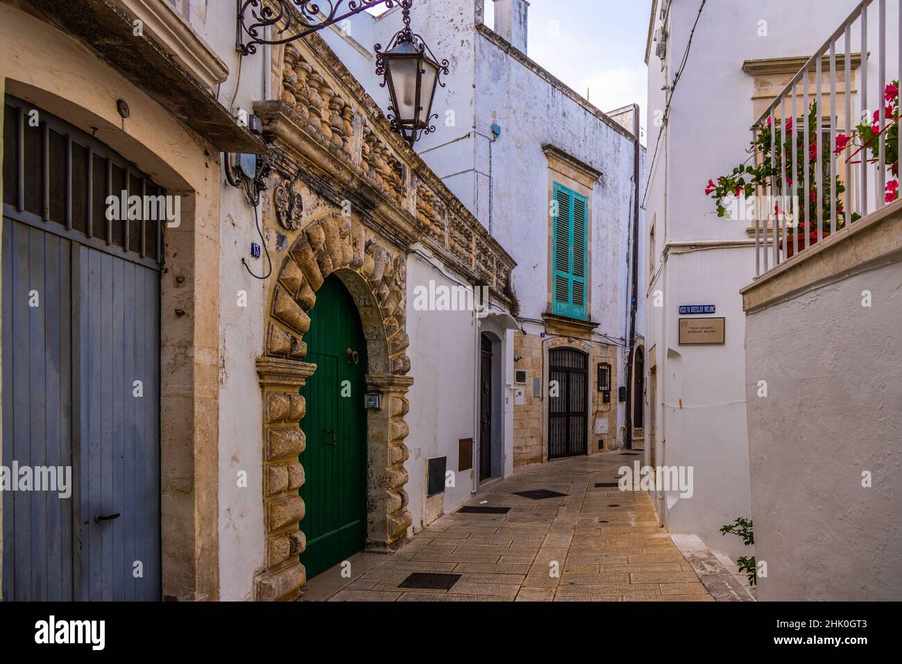 Historisches Stadtzentrum von Martina Franca in Italien - MARTINA FRANCA, ITALIEN - 29. OKTOBER 2021 Stockfoto