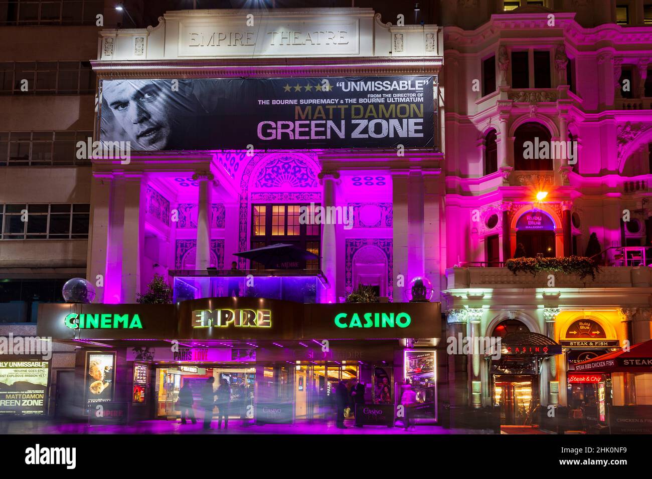 Empire Cinema and Casino in Leicester Square at Night, London, England, Großbritannien Stockfoto