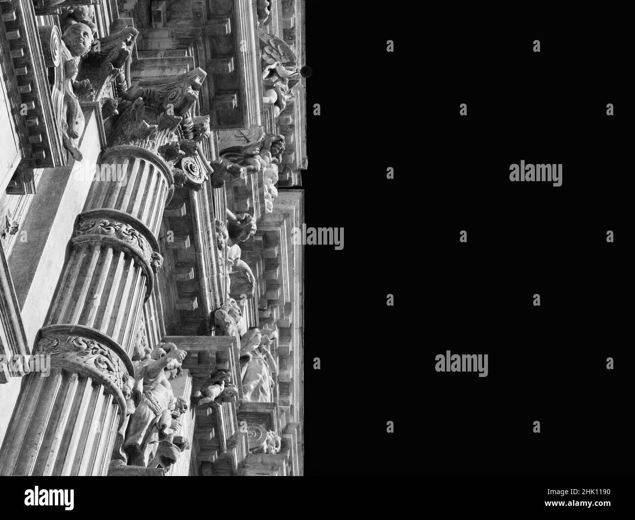 Klassische und barocke Architektur aus der St. Moses Kirche schöne Fassade in Venedig, fertiggestellt 1668 (Schwarz-Weiß mit Kopierraum) Stockfoto