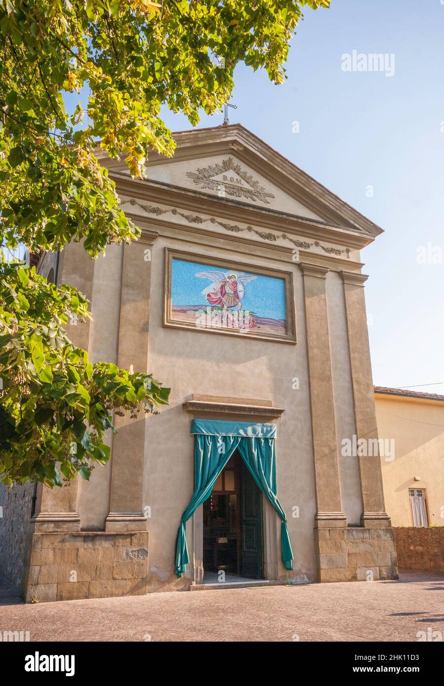 Die Kirche von San Michele Arcangelo in Colognora, Toskana, Italyn Stockfoto