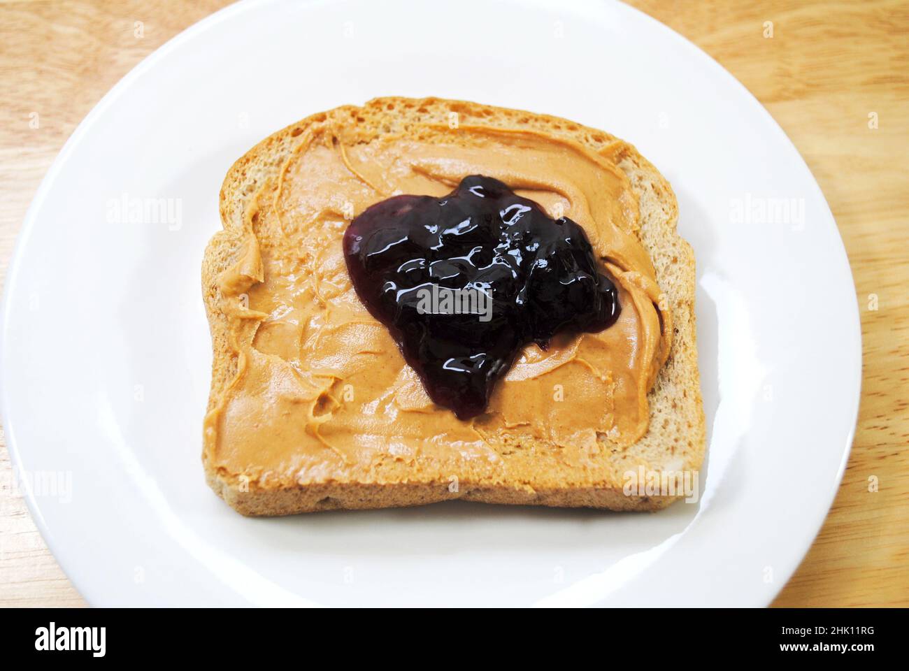 Vorbereitung einer Erdnussbutter und Marmelade-Sandwich Stockfoto