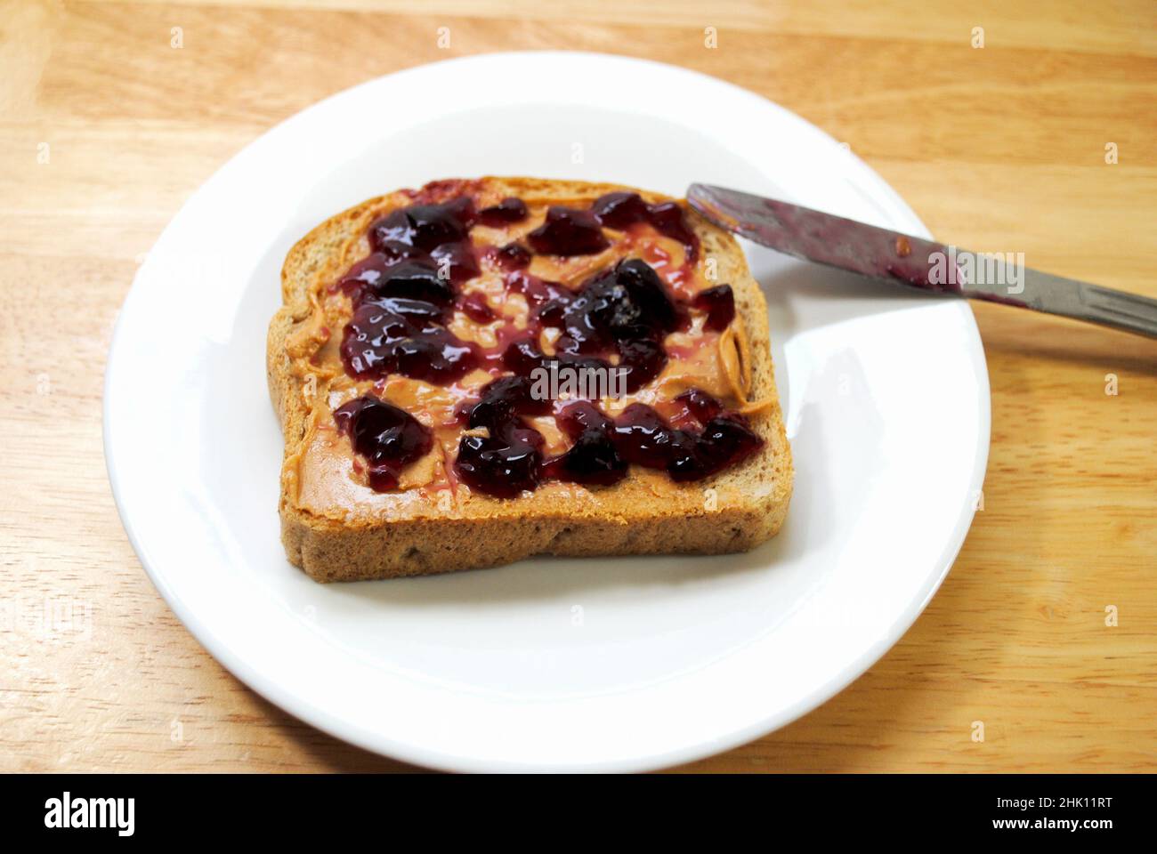 Vorbereitung einer Erdnussbutter und Marmelade-Sandwich Stockfoto