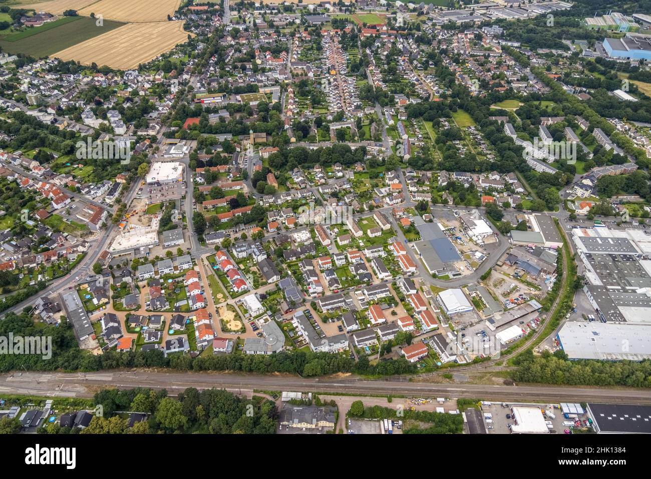 Luftaufnahme, Baustelle und Neubau Aldi-Supermarkt Kamener Straße, Rewe-Supermarkt, Reihenhäuser in der Friedrichstraße, Königsbor Stockfoto